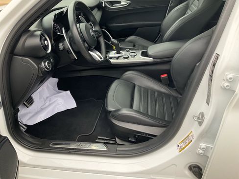 Used 2022 Alfa Romeo Giulia Veloce image 5