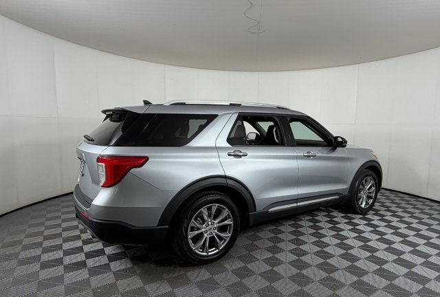 Used 2022 Ford Explorer Limited w/ Equipment Group 301A RWD image 4