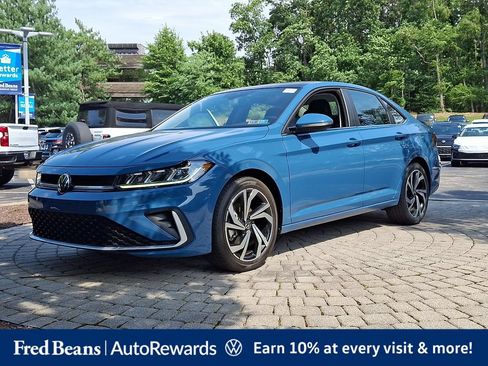 Certified 2025 Volkswagen Jetta SEL FWD image 3