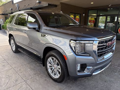Used 2021 GMC Yukon SLT w/ Rear Media and Nav Package AWD/4WD image 4