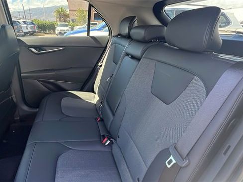 Used 2025 Kia Niro EX Touring image 15