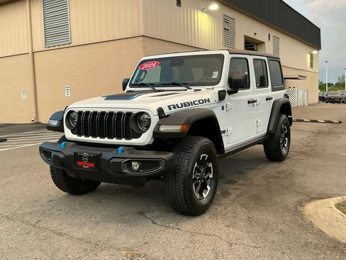 Used 2024 Jeep Wrangler Unlimited Rubicon 4xe AWD/4WD image 2