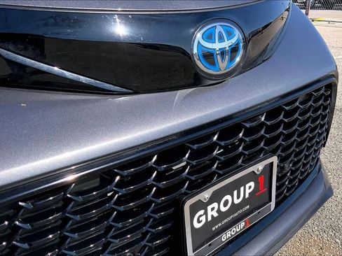 Used 2025 Toyota Sienna XSE image 29