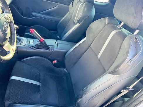 Used 2023 Toyota GR86 Premium w/ ALL Weather Mat Package (TMS) image 21