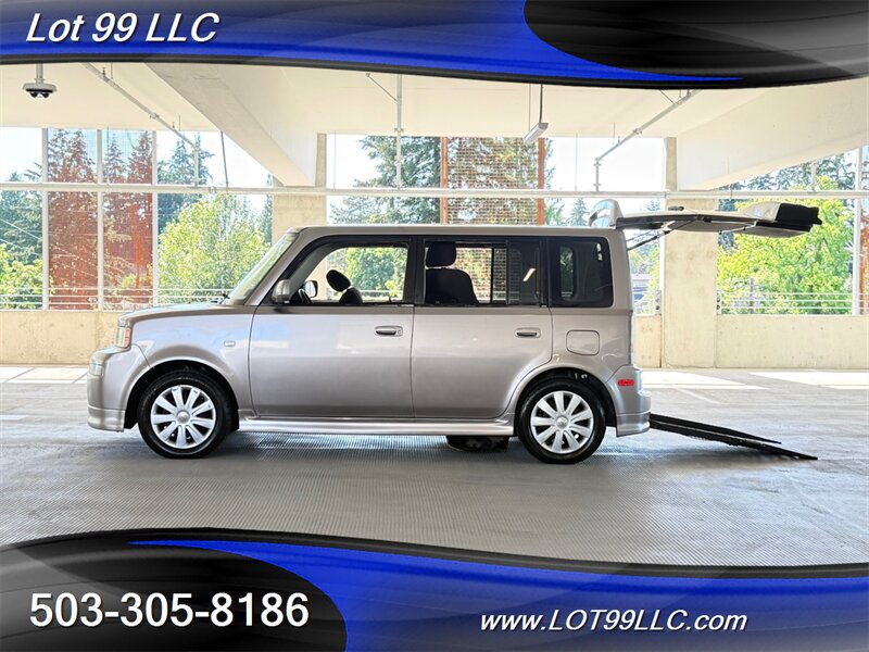 Used 2005 Scion xB FWD image 1