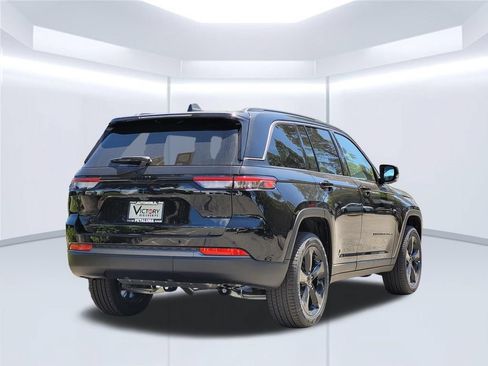 New 2026 Jeep Grand Cherokee Limited w/ Limited Altitude Package AWD/4WD image 4