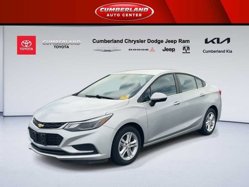 Used 2017 Chevrolet Cruze LT image 4