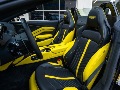 Used 2023 Aston Martin V12 Vantage Roadster image 43