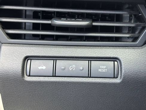 Used 2025 Nissan Altima 2.5 SV FWD image 19