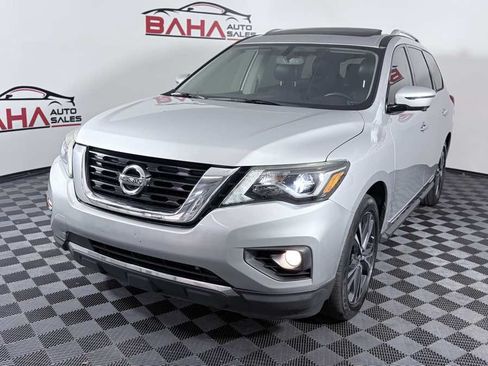 Used 2020 Nissan Pathfinder Platinum FWD image 2