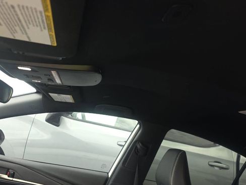 Used 2025 Toyota Camry SE image 10