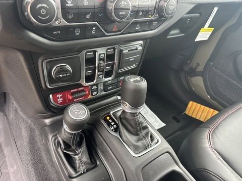 New 2025 Jeep Wrangler Rubicon w/ XTREMEE 35" Tire Package image 27