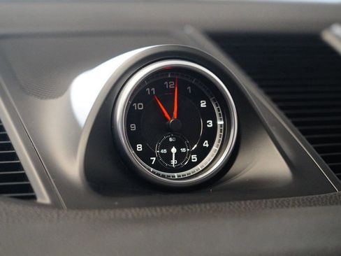 Used 2021 Porsche Macan Base image 21