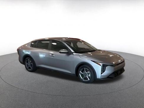 Used 2025 Kia K4 FWD image 2