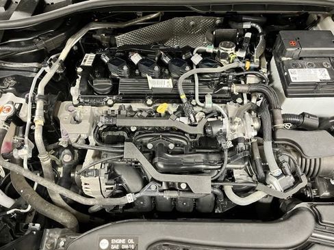 Used 2023 Toyota Corolla Cross XLE w/ Convenience Package FWD image 24