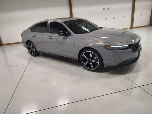 Used 2024 Honda Accord Sport image 2
