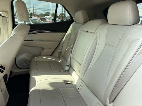 Used 2023 Buick Envision Essence image 16