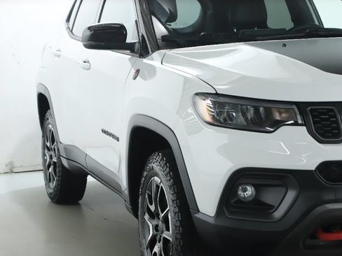 Used 2025 Jeep Compass Trailhawk AWD/4WD image 8