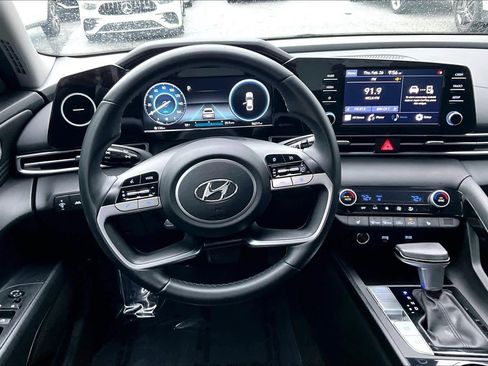 Used 2022 Hyundai Elantra SEL w/ Convenience Package image 6