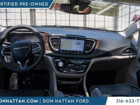 Used 2023 Chrysler Pacifica Limited FWD image 4