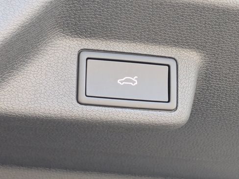 Used 2025 Volkswagen ID. Buzz 1st Edition RWD image 21