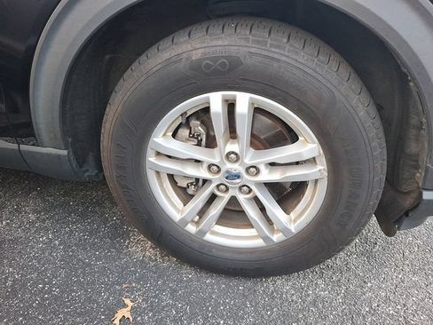 Used 2020 Ford Explorer XLT w/ Comfort Package RWD image 4