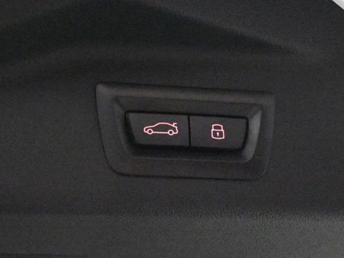 Used 2025 BMW X7 xDrive40i w/ Premium Package image 43