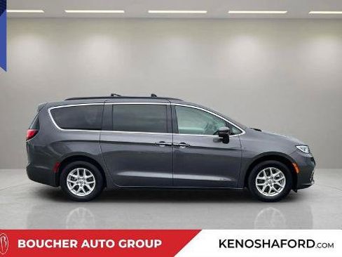 Used 2022 Chrysler Pacifica Touring-L FWD image 4