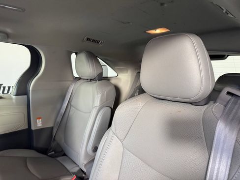 Used 2021 Toyota Sienna Limited FWD image 11