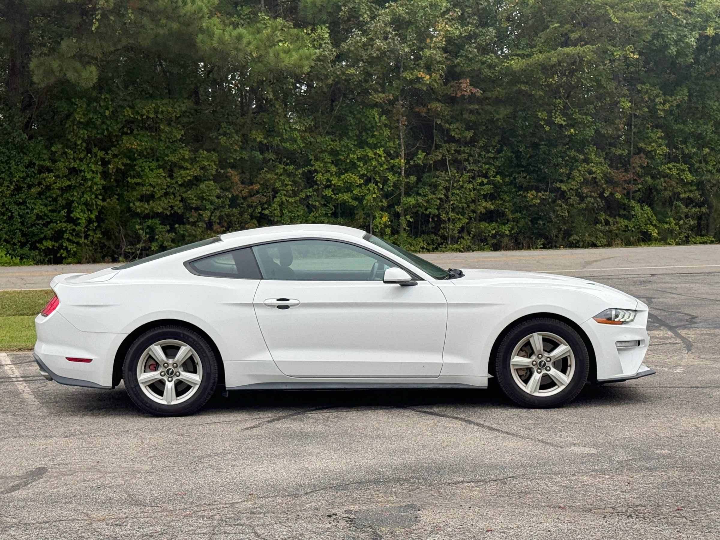 Used 2018 Ford Mustang Coupe RWD image 2