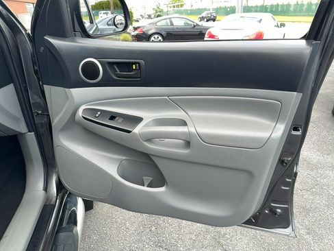 Used 2014 Toyota Tacoma 4x4 Double Cab w/ SR5 Package image 19
