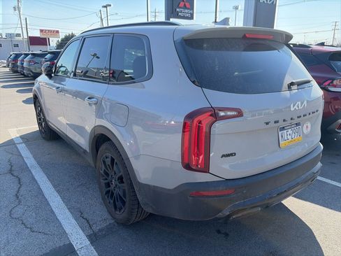 Used 2022 Kia Telluride SX w/ SX Prestige Package AWD/4WD image 3