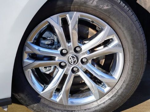 Used 2023 Toyota Sienna XSE image 11