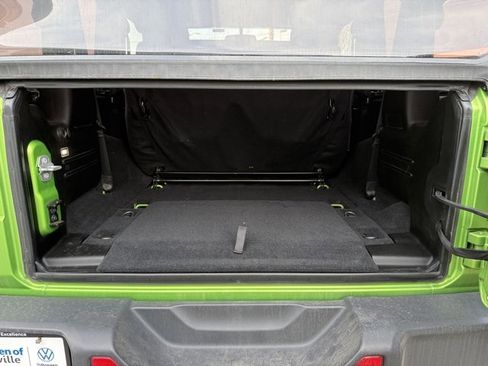 Used 2019 Jeep Wrangler Rubicon w/ Cold Weather Group image 13