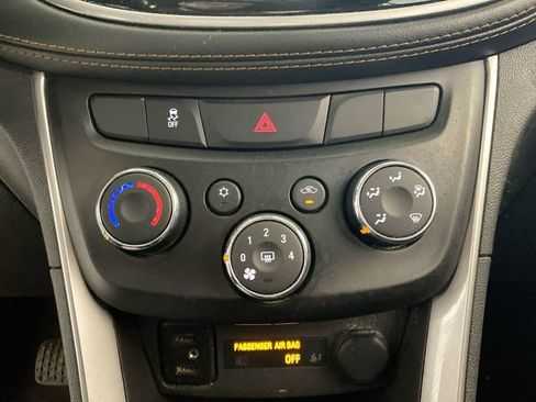 Used 2021 Chevrolet Trax LS AWD/4WD image 40