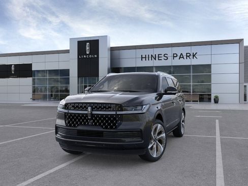 New 2026 Lincoln Navigator Black Label AWD/4WD image 2