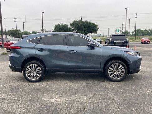 Used 2023 Toyota Venza XLE AWD/4WD image 4