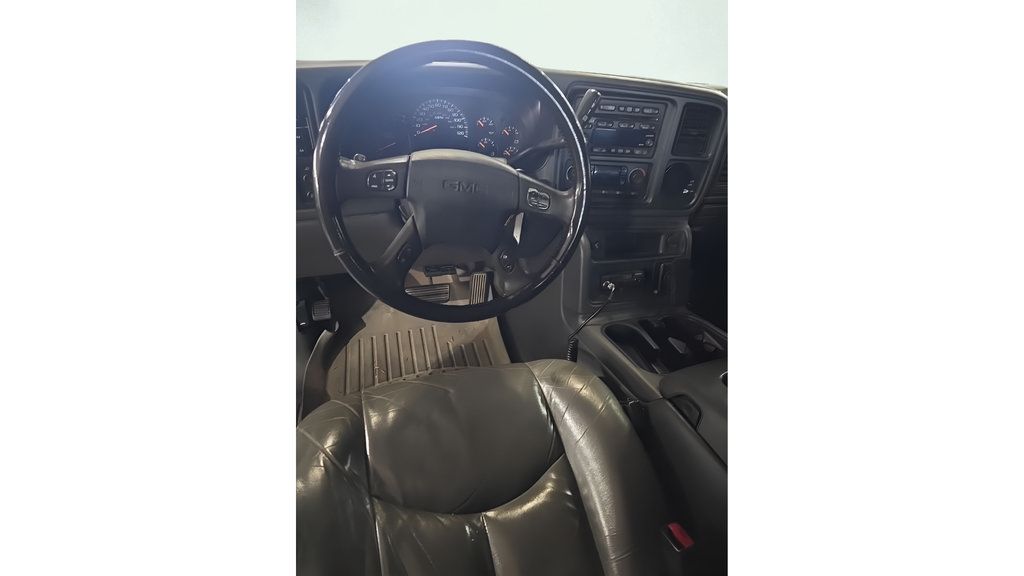 Used 2004 GMC Sierra 2500 SLT w/ Heavy-Duty Power Package AWD/4WD image 10