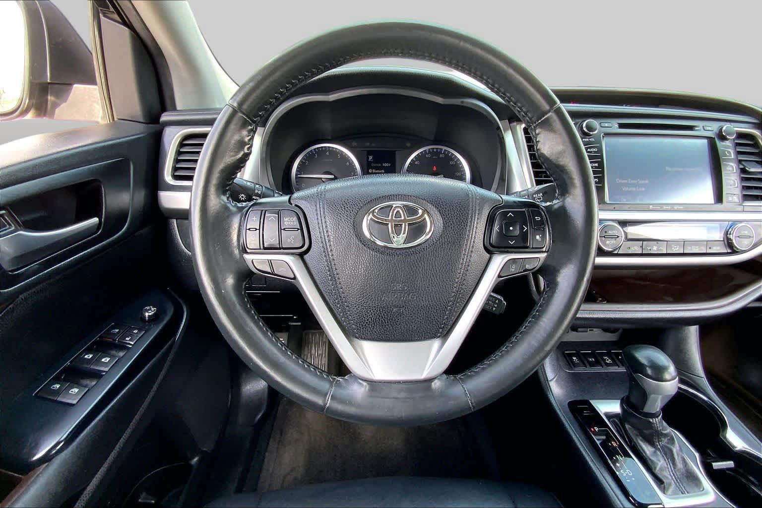 Used 2019 Toyota Highlander XLE AWD/4WD image 6
