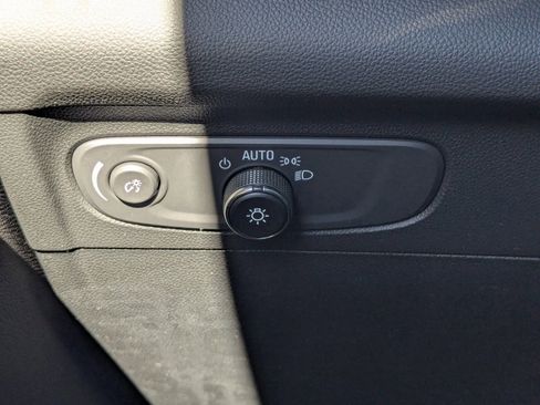 Used 2023 Buick Envision Essence image 31