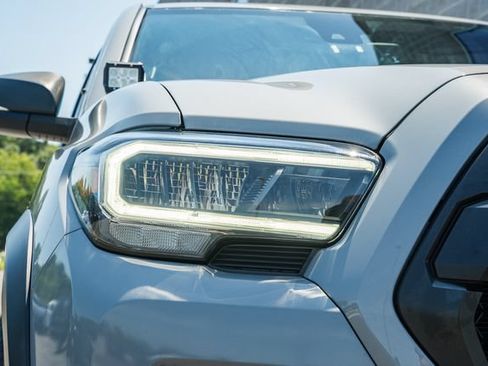 Used 2021 Toyota Tacoma TRD Off-Road AWD/4WD image 16