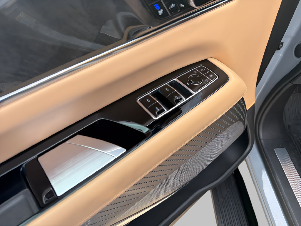 Certified 2026 Cadillac Escalade IQL Sport 2 w/ LPO, Floor Liner Package AWD/4WD image 17