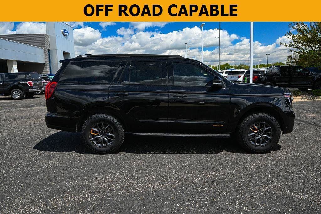 Used 2025 Ford Expedition Tremor AWD/4WD image 3