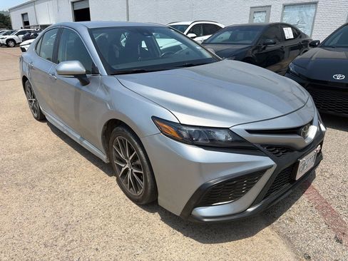 Used 2024 Toyota Camry SE FWD image 2