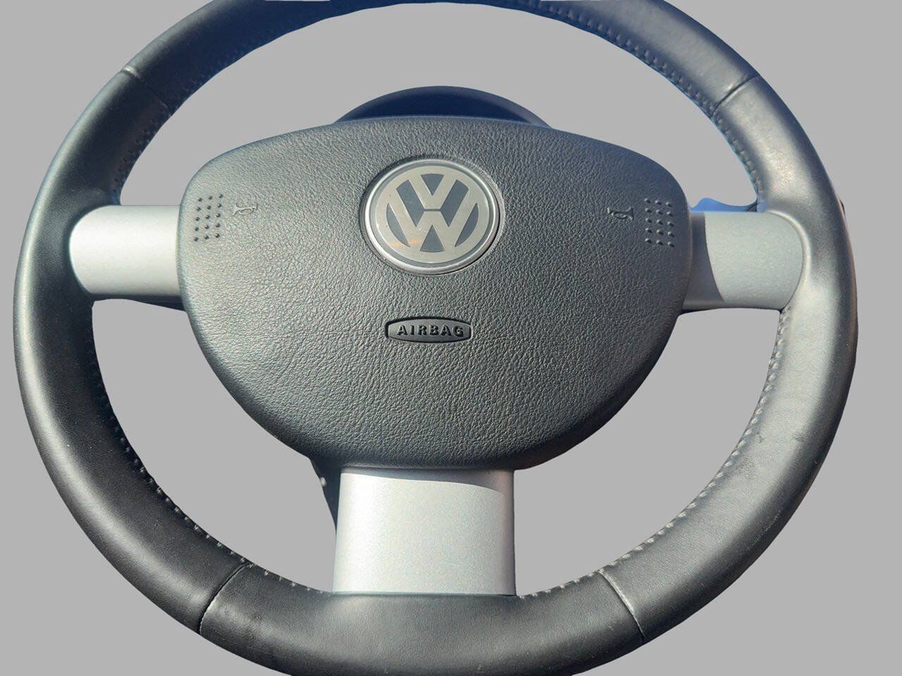 Used 2010 Volkswagen Beetle Convertible FWD image 39