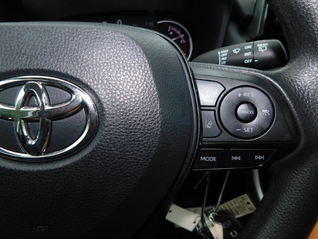 Used 2024 Toyota RAV4 LE AWD/4WD image 27