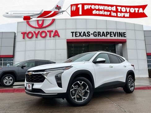 Used 2025 Chevrolet Trax LT image 1