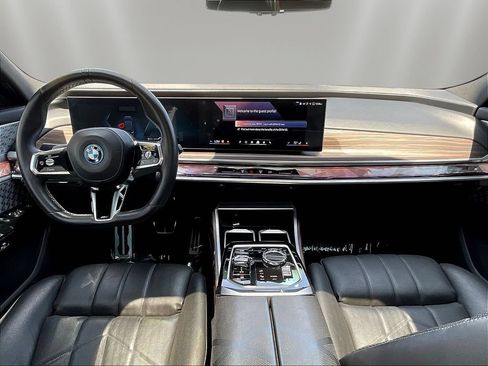 Used 2023 BMW i7 xDrive60 w/ Executive Package 2 AWD/4WD image 7