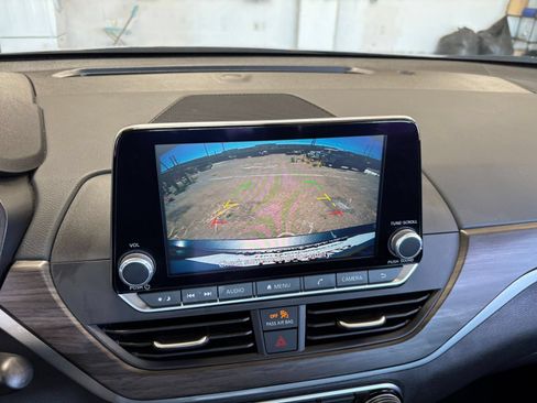 Used 2025 Nissan Altima 2.5 SV FWD image 23