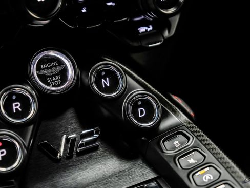 Used 2023 Aston Martin V12 Vantage RWD image 70